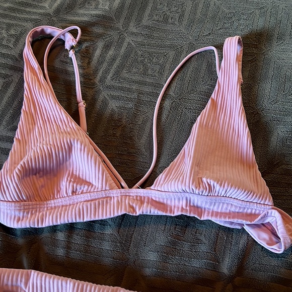 Bikini - Picture 2 of 10